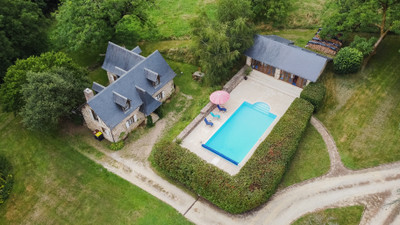 Near Pompadour: a beautifully renovated 11th-14th century Château and gïte 14beds-9baths, lake, 2,8 ha of land