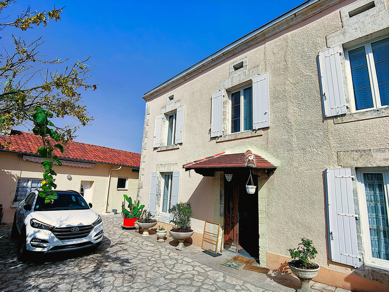 Maison à vendre à Villetoureix, Dordogne - 220.430 € - photo 1