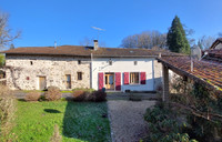 Maison à vendre à Roussines, Charente - 130 800 € - photo 1