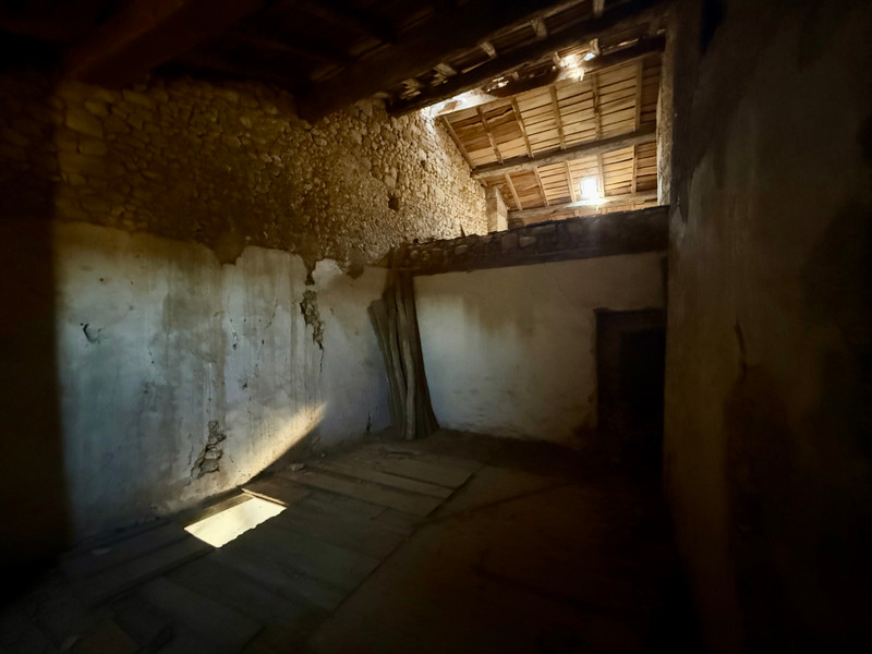 French property for sale in Brossac, Charente - €86,000 - photo 2