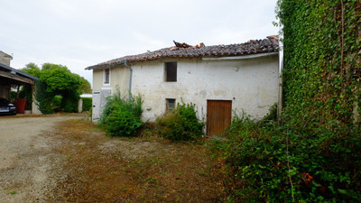 French property for sale in Coivert, Charente-Maritime - €199,800 - photo 1
