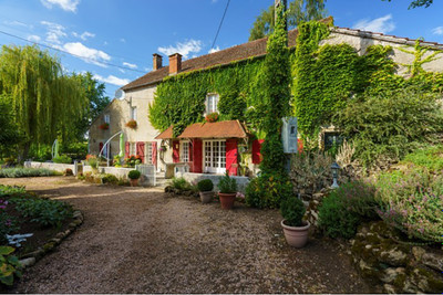 Maison à vendre à Ygrande, Allier, Auvergne, avec Leggett Immobilier