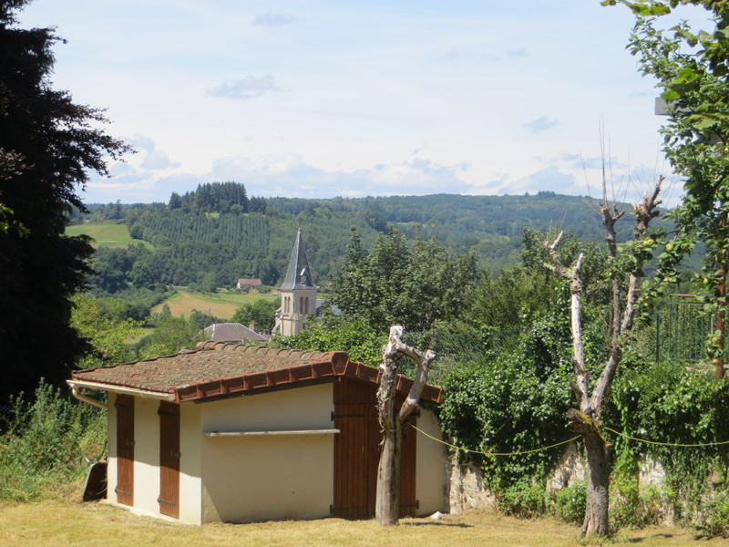 House in PeyratleChâteau HauteVienne A 2/3 bedroom house just a few steps from the centre