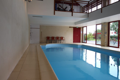 OFFRES INVITEES Propriété magnifique, soigneusement rénovée avec grand gite et  piscine intérieure chauffée