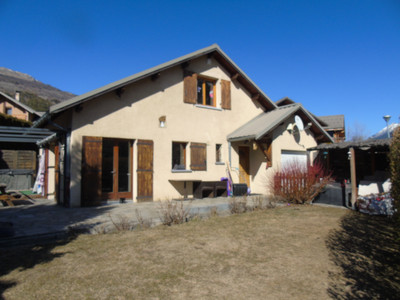 Maison à vendre à Saint-Martin-de-Queyrières, Hautes-Alpes, PACA, avec Leggett Immobilier