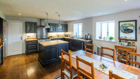 Maison à vendre à Villeneuve-la-Comtesse, Charente-Maritime - 328.600 € - photo 2