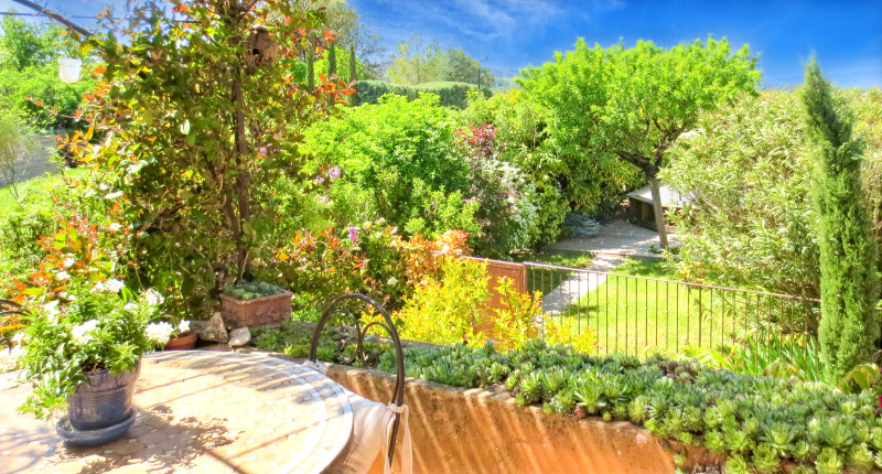 French property for sale in Roussillon, Vaucluse - €419,000 - photo 9