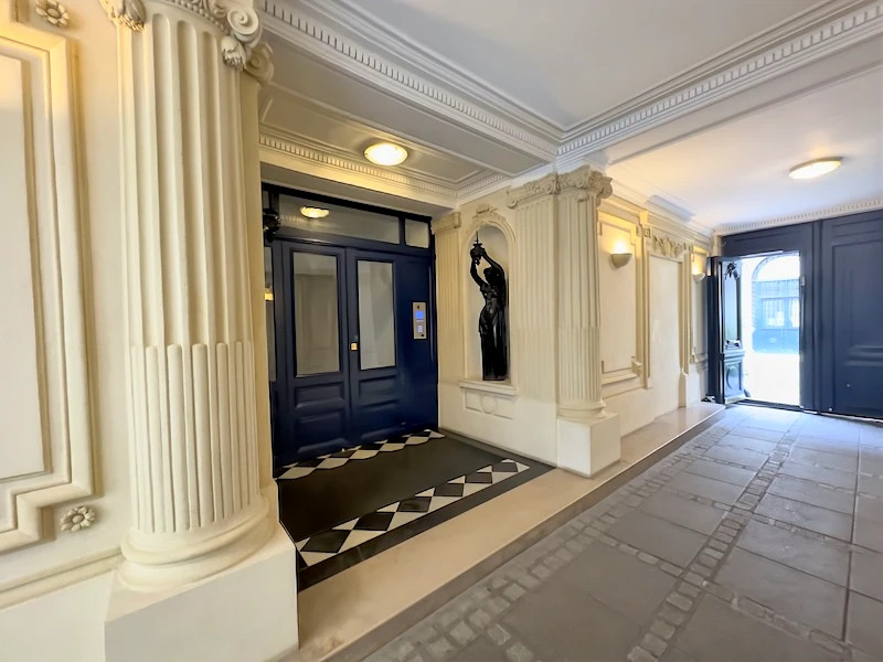 French property for sale in Paris 8e Arrondissement, Paris - €813,000 - photo 2