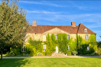 FOR SALE: Prestigious stud farm (14 ha)  in Normandy (total with lease 110ha) and its 280m² manor house