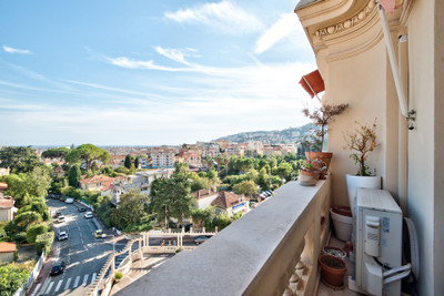 French property for sale in Nice, Alpes-Maritimes - €640,000 - photo 9