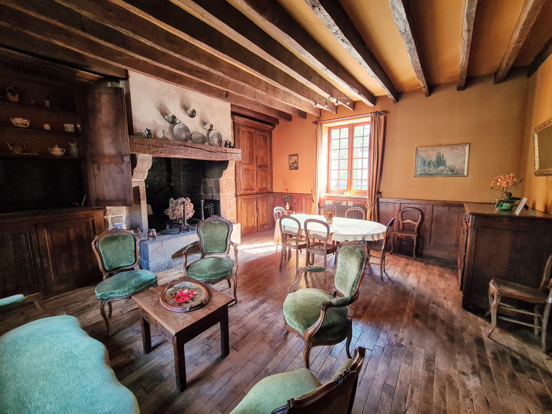 House for sale in Gorron Mayenne Handsome property with business