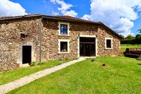 Maison à vendre à Écuras, Charente - 250.380 € - photo 1