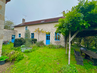 Propriété à vendre à Saint-Léomer, Vienne - 225 850 € - photo n°1