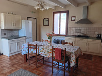 Maison à vendre à Saint-Pierre-d'Exideuil, Vienne - 152.600 € - photo 3