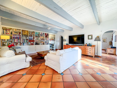 ORANGE, PROVENCE, Charming Spacious Restored MAS, 365 m2, 6 bedrooms, pool, 1,2 ha land, tennis, garage

