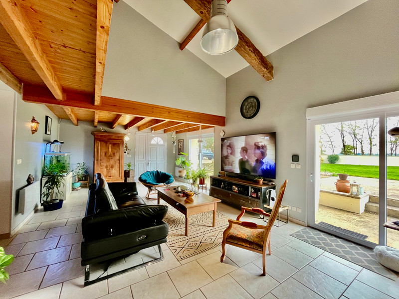 French property for sale in Azay-le-Brûlé, Deux-Sèvres - €283,550 - photo 4