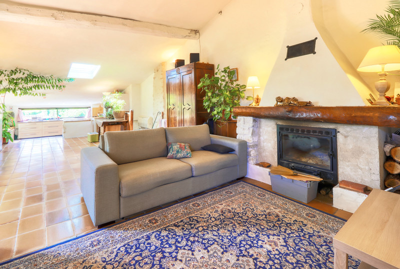 French property for sale in Roussillon, Vaucluse - €437,000 - photo 4