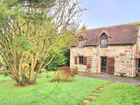 Propriété à vendre à Saint-Cyr-du-Bailleul, Manche - 150 000 € - photo n°1
