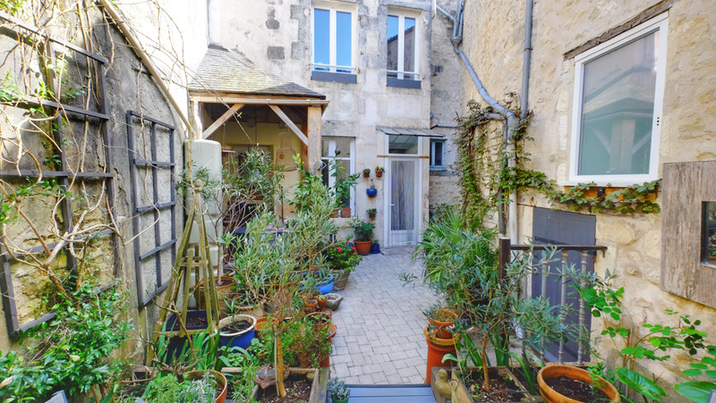 French property for sale in Saint-Jean-d'Angély, Charente-Maritime - €199,800 - photo 1