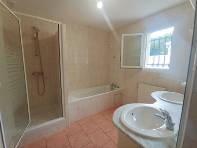 French property for sale in Angoulême, Charente - €266,000 - photo 5