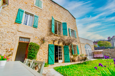 Exquisit stonehouse in the heart of the Medieval village of Alet-les-Bains, 5 beds, Garden, pool.