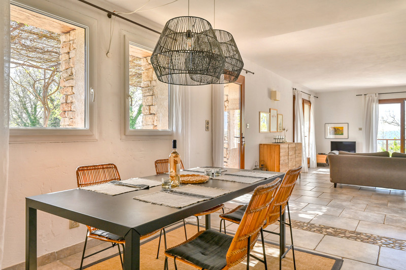 French property for sale in Caseneuve, Vaucluse - €720,000 - photo 6