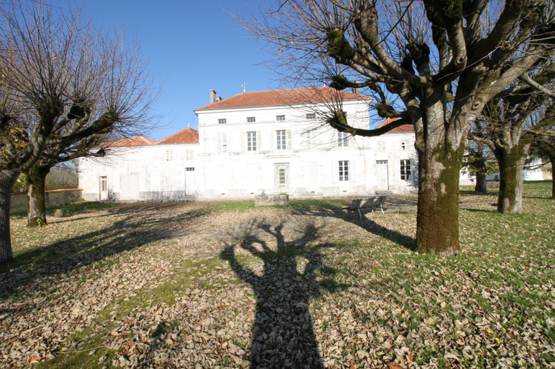 French property for sale in Haimps, Charente-Maritime - &#8364;455,800 - photo 2