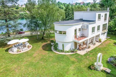 Modernist-style architect's house with a breathtaking view of the Seine 