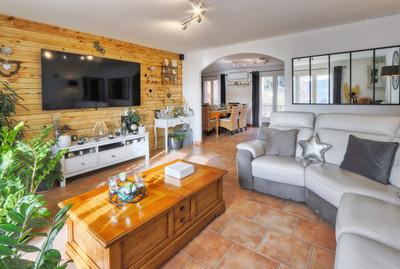 French property for sale in Rustrel, Vaucluse - €330,000 - photo 4