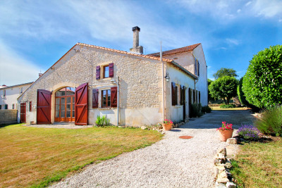 Maison à vendre à Chives, Charente-Maritime, Poitou-Charentes, avec Leggett Immobilier