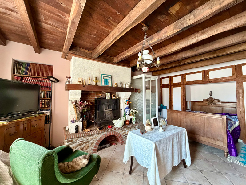French property for sale in Vayres, Haute-Vienne - €104,000 - photo 2