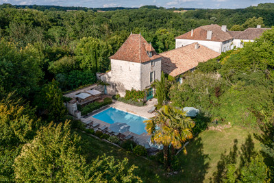 Sumptuous Manoir with wooded grounds of 13H, guest house, swimming pool, Yoga Studio and tennis court