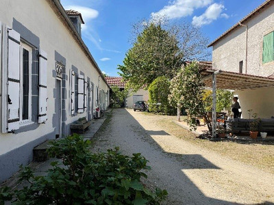 Maison à vendre à Bas-et-Lezat, Puy-de-Dôme, Auvergne, avec Leggett Immobilier