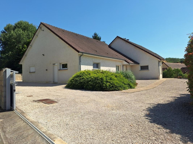 French property for sale in Saint-Bérain-sur-Dheune, Saône-et-Loire - €249,000 - photo 1
