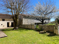 Maison à vendre à Aunac-sur-Charente, Charente - 241.700 € - photo 2