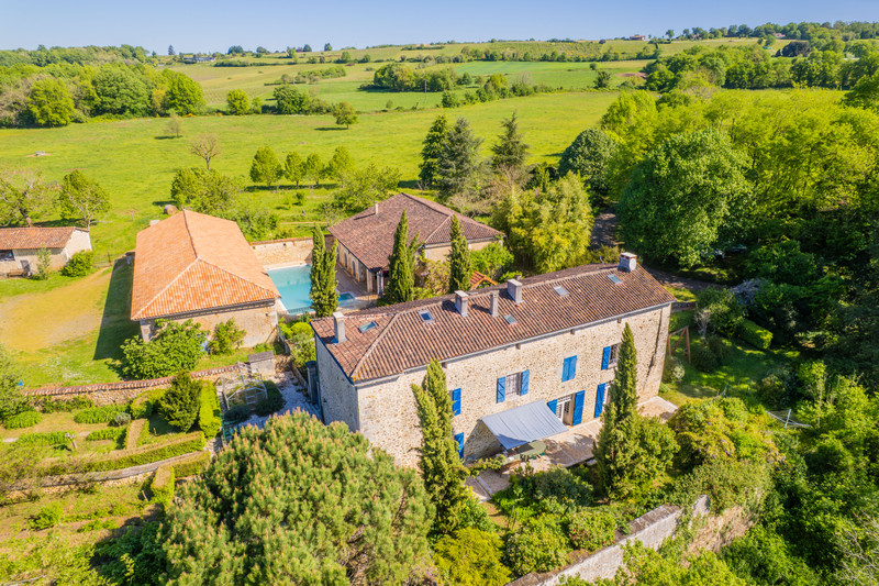 French property for sale in Vouthon, Charente - €850,000 - photo 0