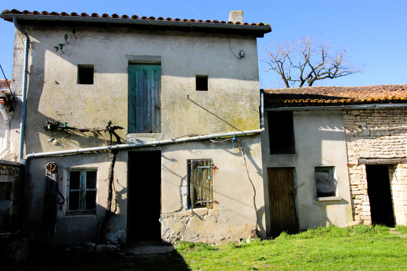 French property for sale in La Faye, Charente - €102,300 - photo 5