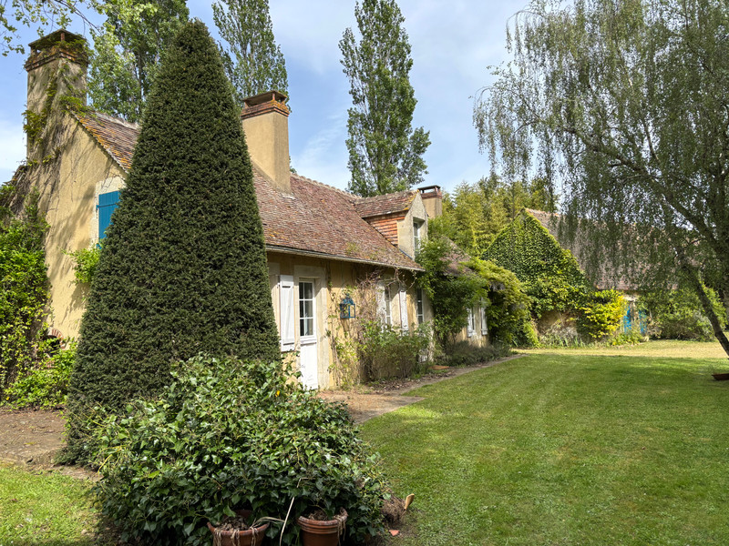 French property for sale in Saint-Cosme-en-Vairais, Sarthe - €231,655 - photo 1