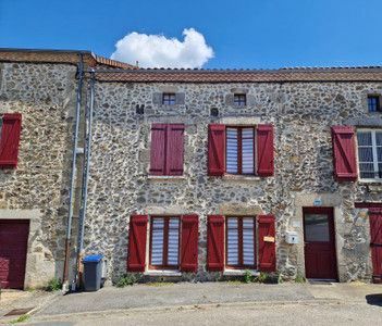Maison à vendre à Rochechouart, Haute-Vienne, Limousin, avec Leggett Immobilier