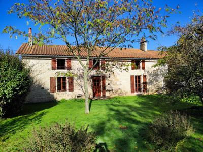 Maison à vendre à Clussais-la-Pommeraie, Deux-Sèvres, Poitou-Charentes, avec Leggett Immobilier