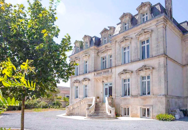 Propriété à vendre à Aulnay, Charente-Maritime - 1 042 011 €
