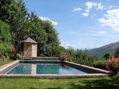 The property comprises 2 renovated barns with swimming pool and sauna on 5523m² of land.