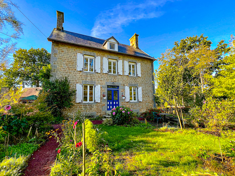Maison à vendre à Le Mesnil-Gilbert, Manche - 360.400 € - photo 1