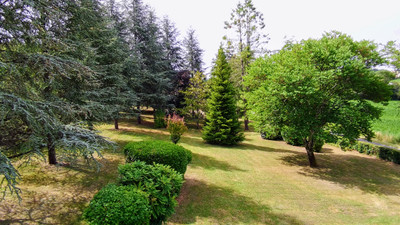 French property for sale in Chalais, Charente - €235,400 - photo 2