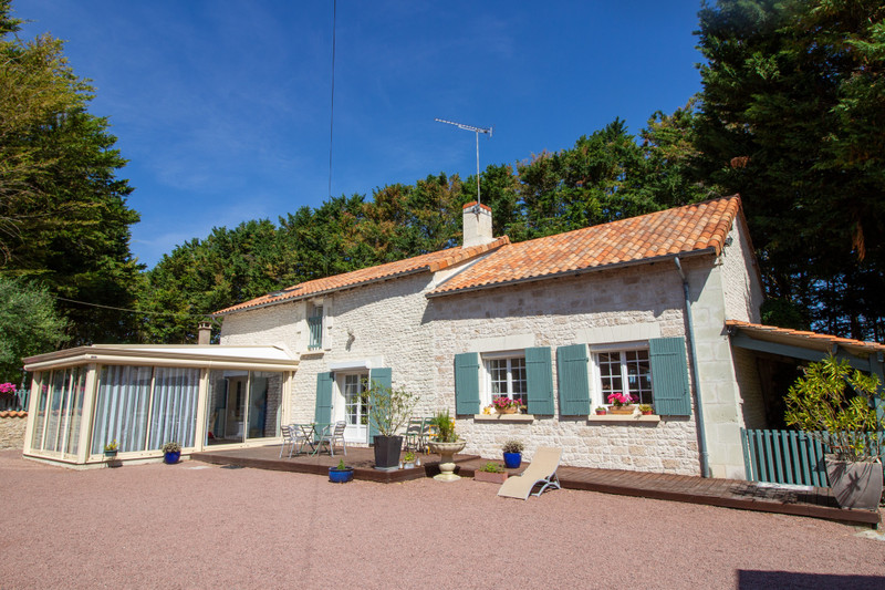 French property for sale in Dercé, Vienne - €319,500 - photo 0
