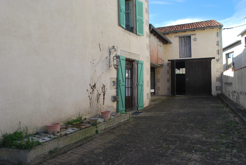 French property for sale in Adriers, Vienne - €71,600 - photo 2