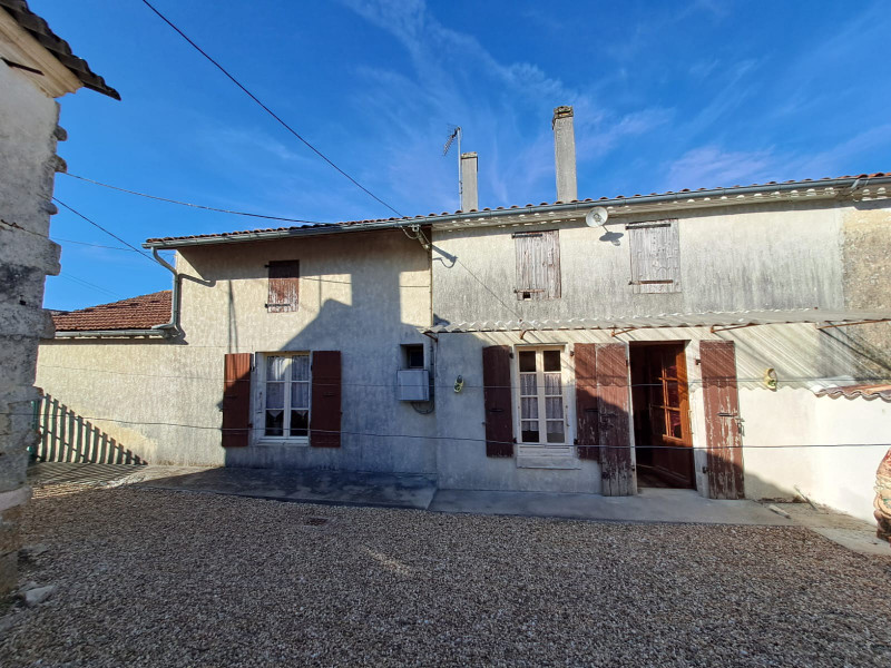 French property for sale in Chives, Charente-Maritime - €56,600 - photo 2