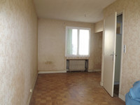 Maison à vendre à L'Isle-Jourdain, Vienne - 69 600 € - photo 8