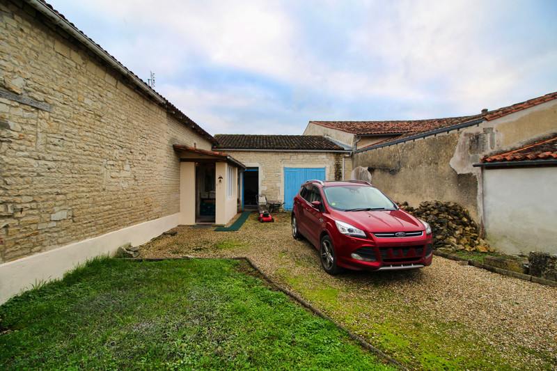 French property for sale in Chives, Charente-Maritime - &#8364;162,000 - photo 10