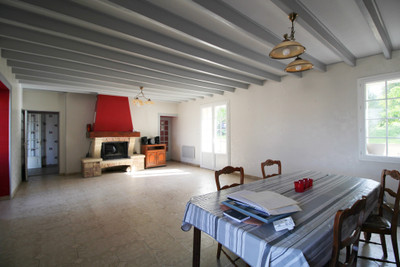 French property for sale in Chives, Charente-Maritime - €245,000 - photo 5